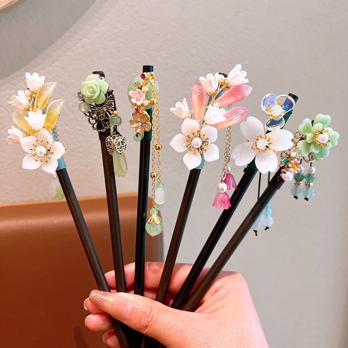Exquisite Flower Tassel Wooden - Art Craft Shop recensione e prezzo