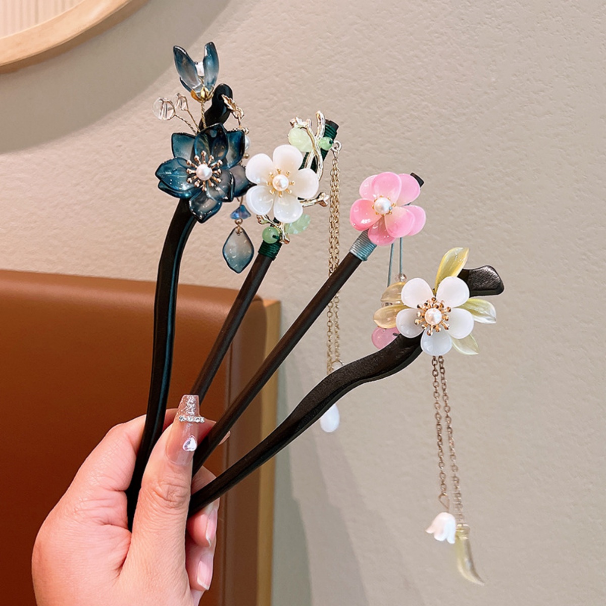 Exquisite Flower Tassel Wooden - Art Craft Shop recensione e prezzo